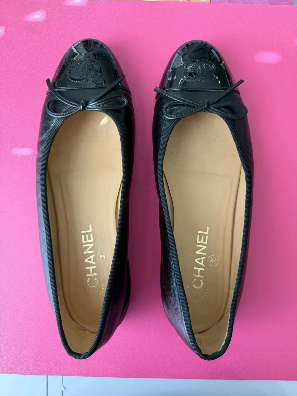 CHANEL Ballet Flats Lambskin & Patent Calfskin